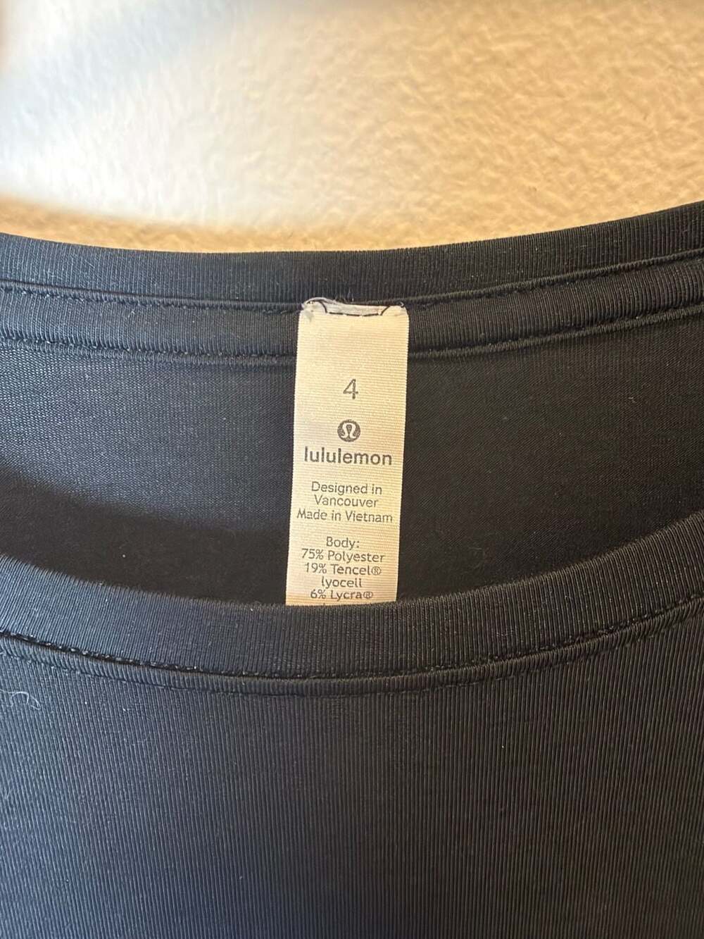Lululemon Long Sleeve Pleated Back Shirt Size 4